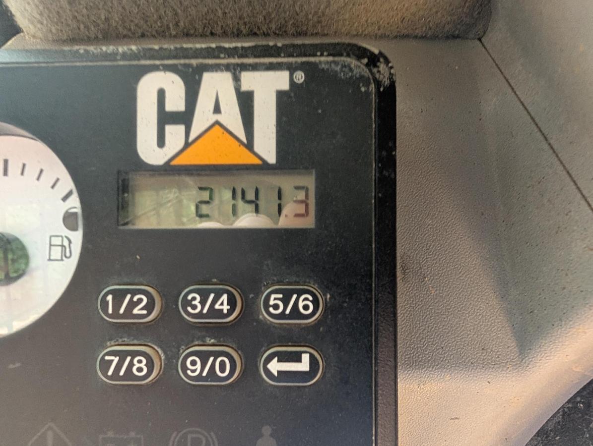 Used 2015 CATERPILLAR 239D