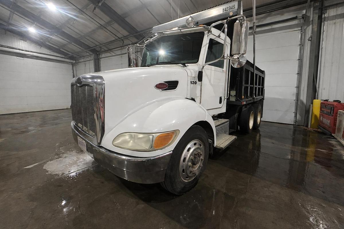Used 2005 PETERBILT 335