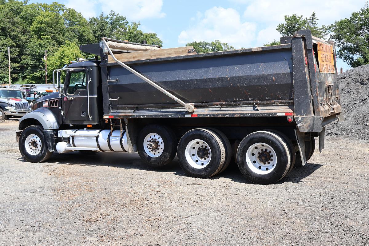 Used 2009 MACK Granite GU713