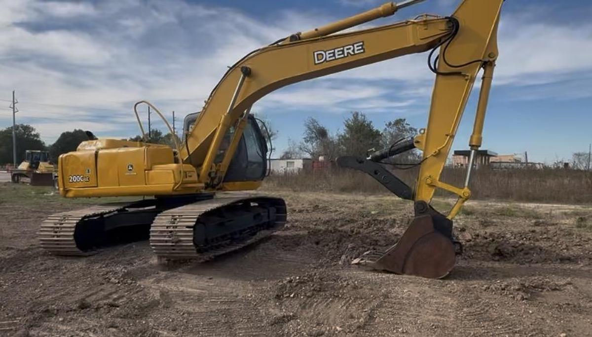 Used 2005 DEERE 200C-LC