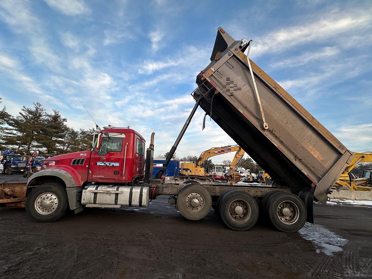 Used 2017 MACK Granite GU713