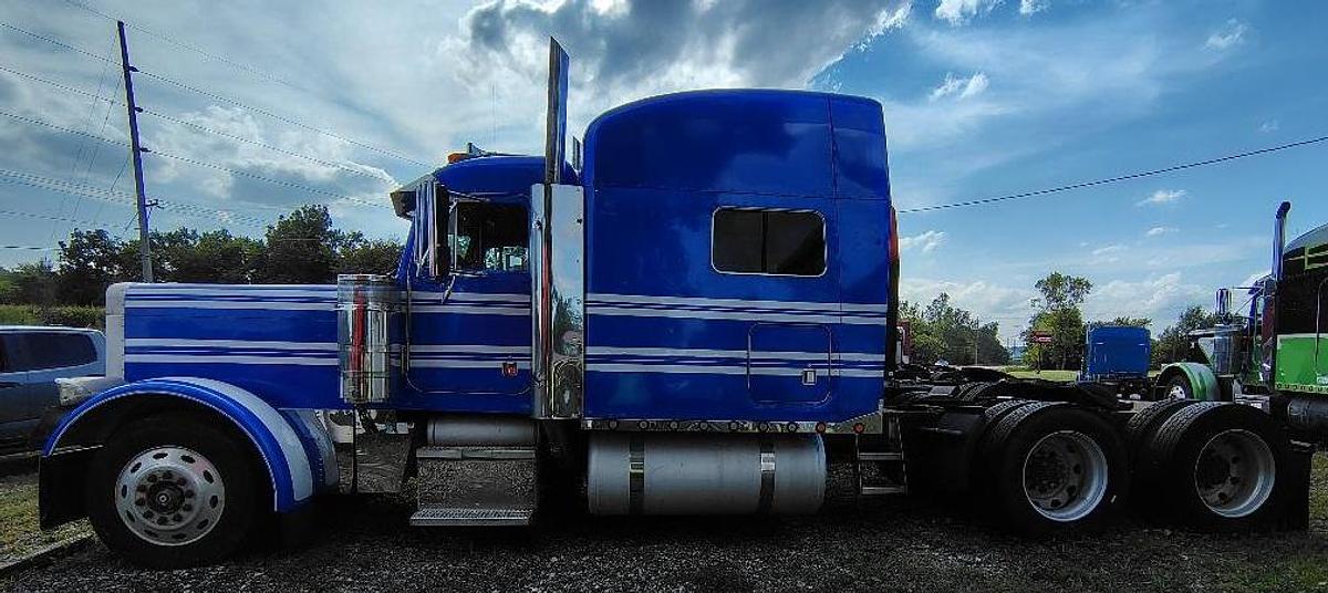 Used 2002 PETERBILT 379