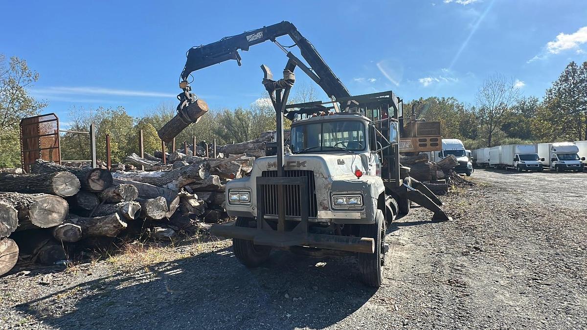 Used 1984 MACK RD686S