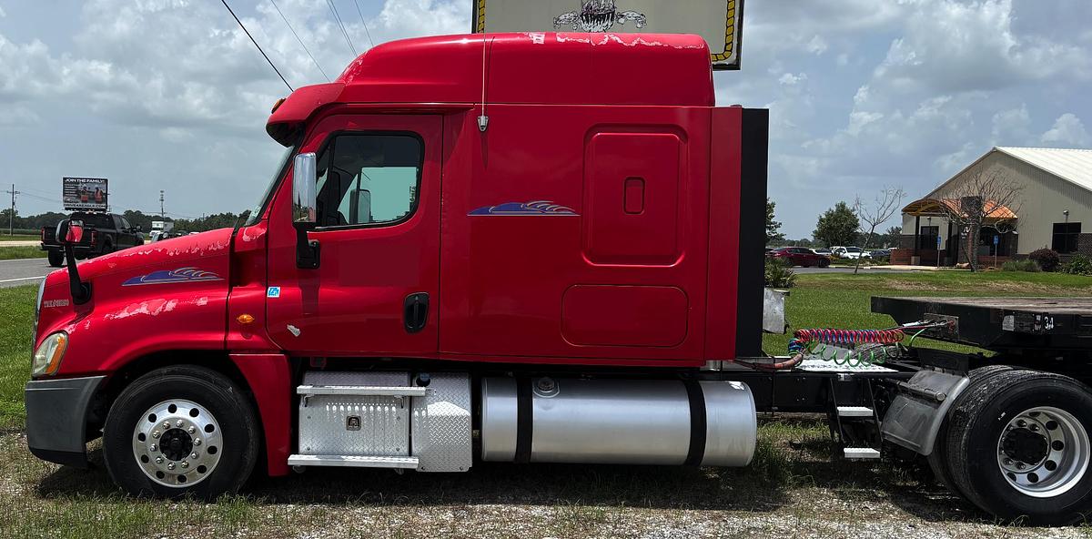 Used 2013 FREIGHTLINER Cascadia 125