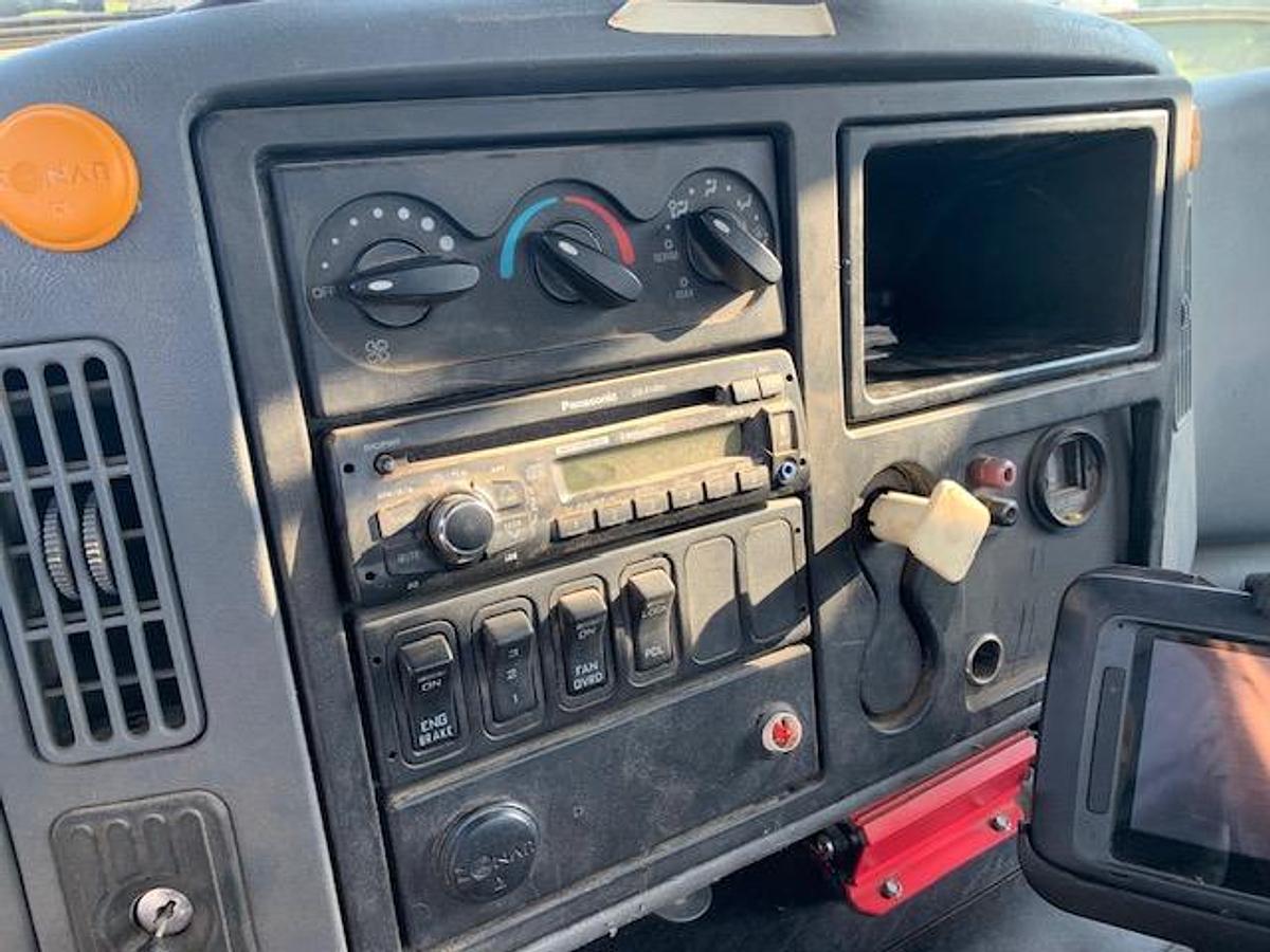 Used 2006 INTERNATIONAL 7600