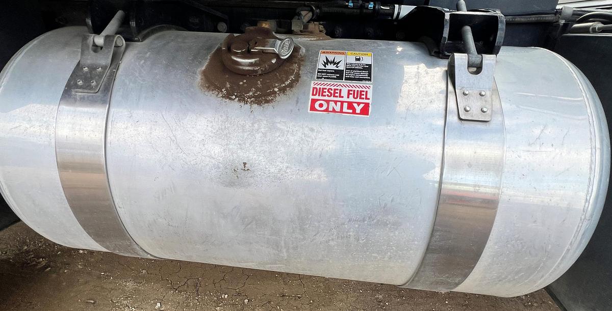 Used 2016 PETERBILT 348