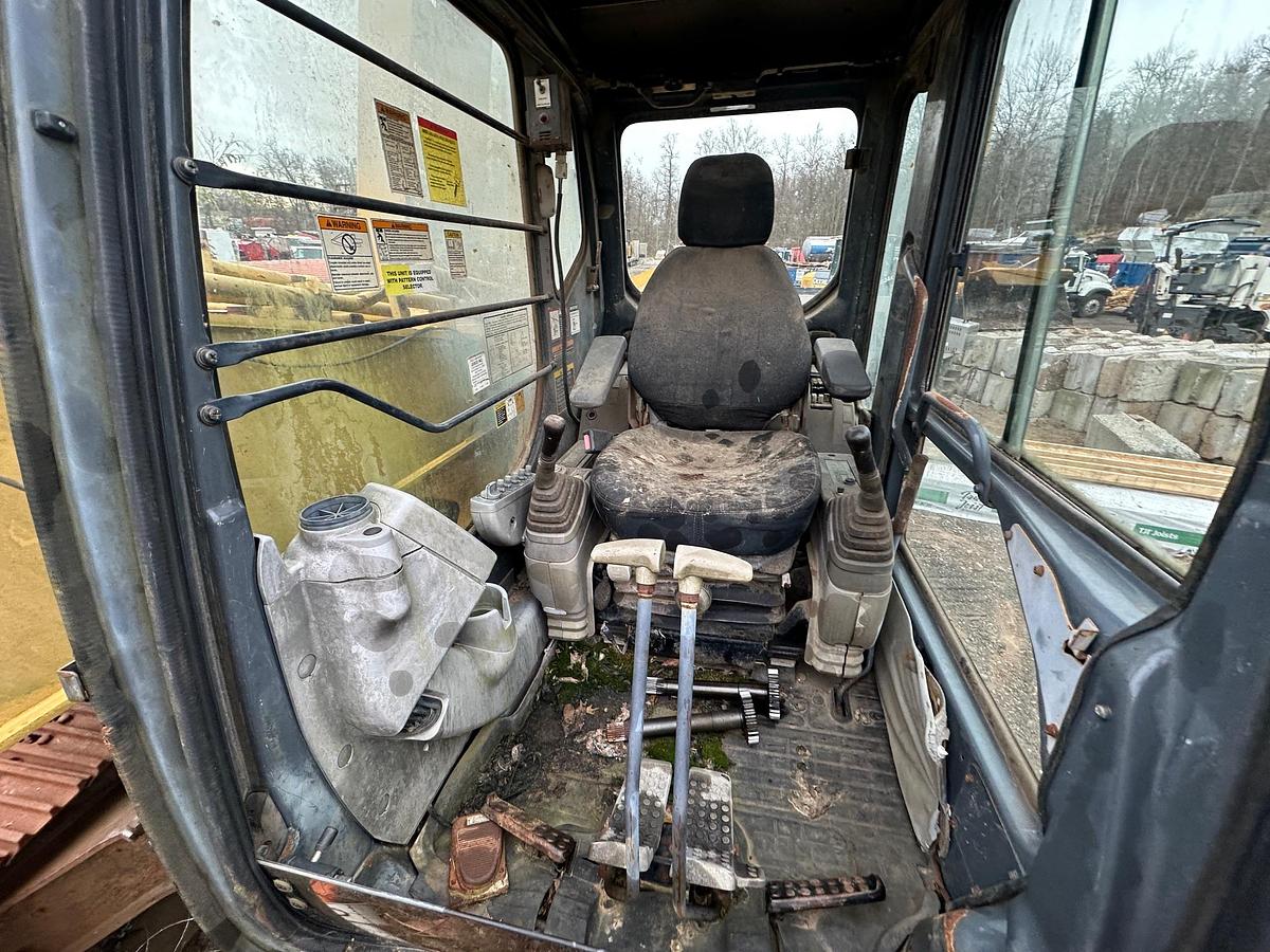 Used 2005 DEERE 330C LC