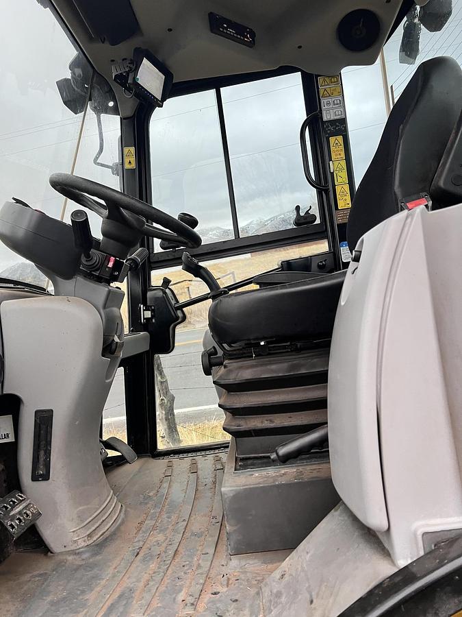 Used 2016 CATERPILLAR 907M