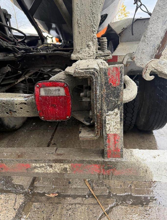 Used 2005 MACK CV713