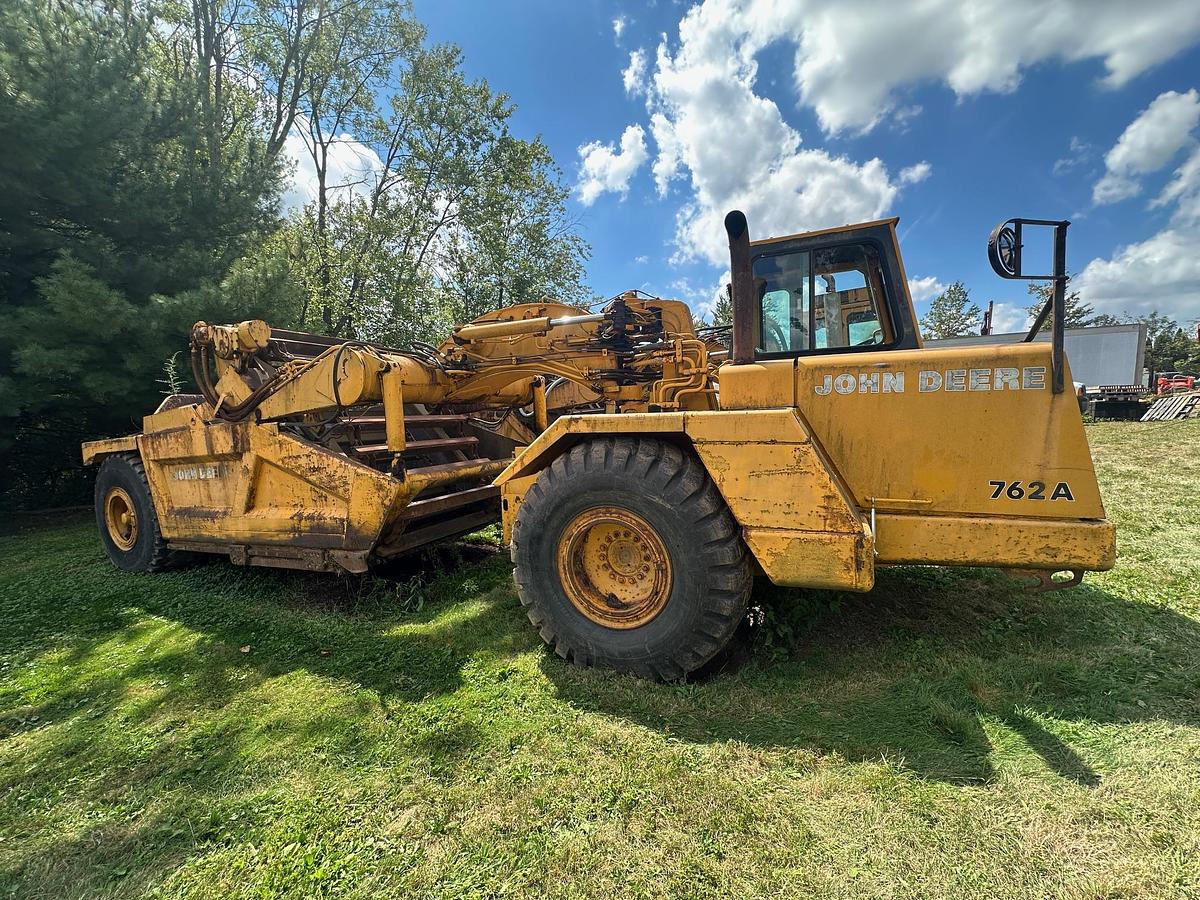 Used 1986 DEERE 762A