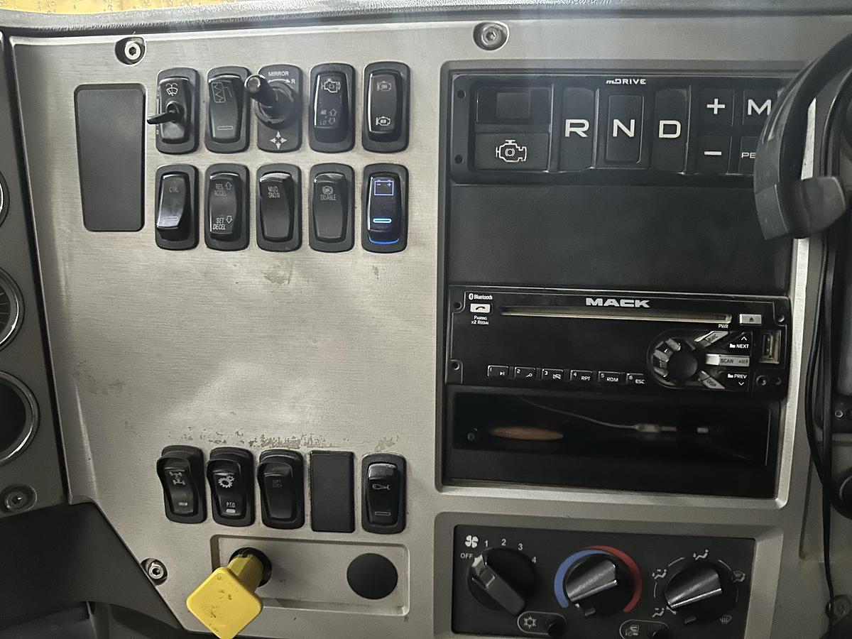 Used 2018 MACK Granite GU713