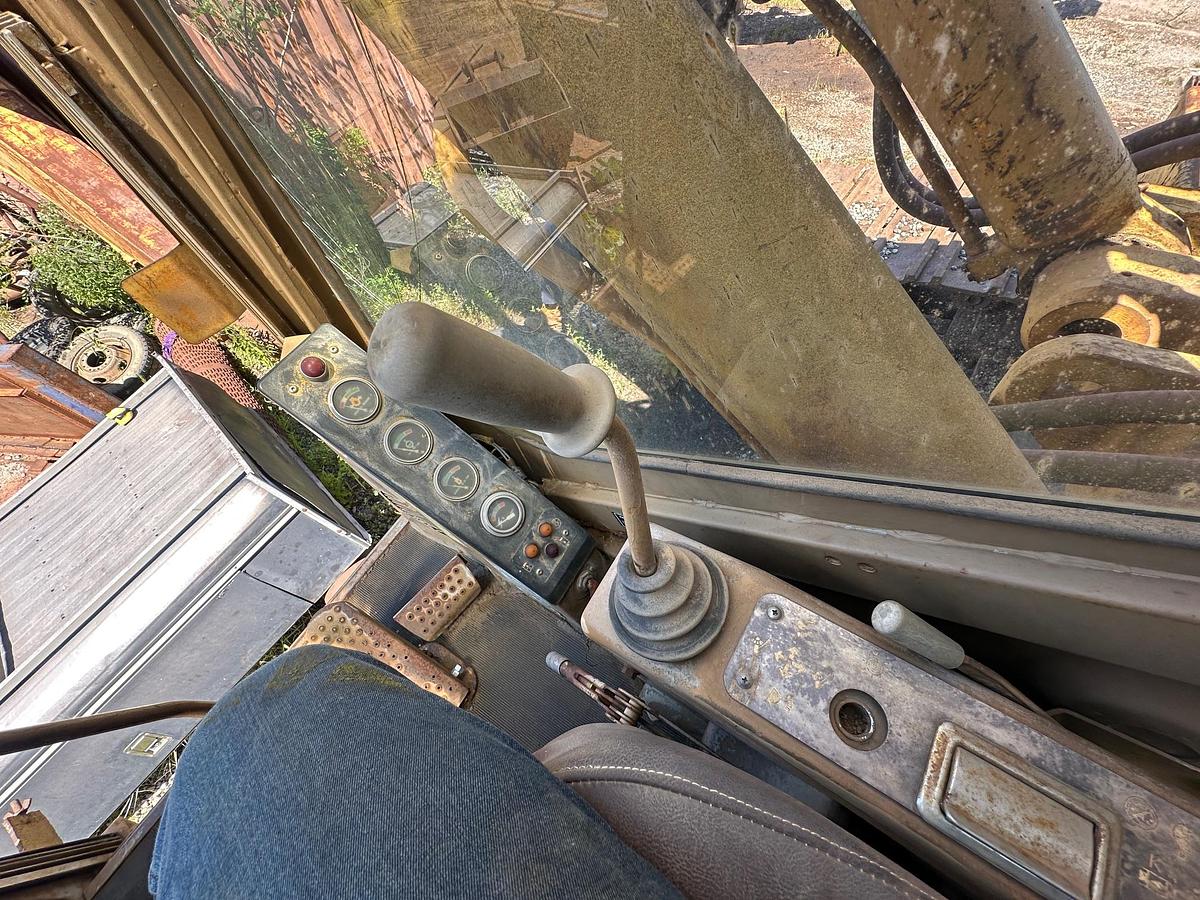 Used 1983 CATERPILLAR 245