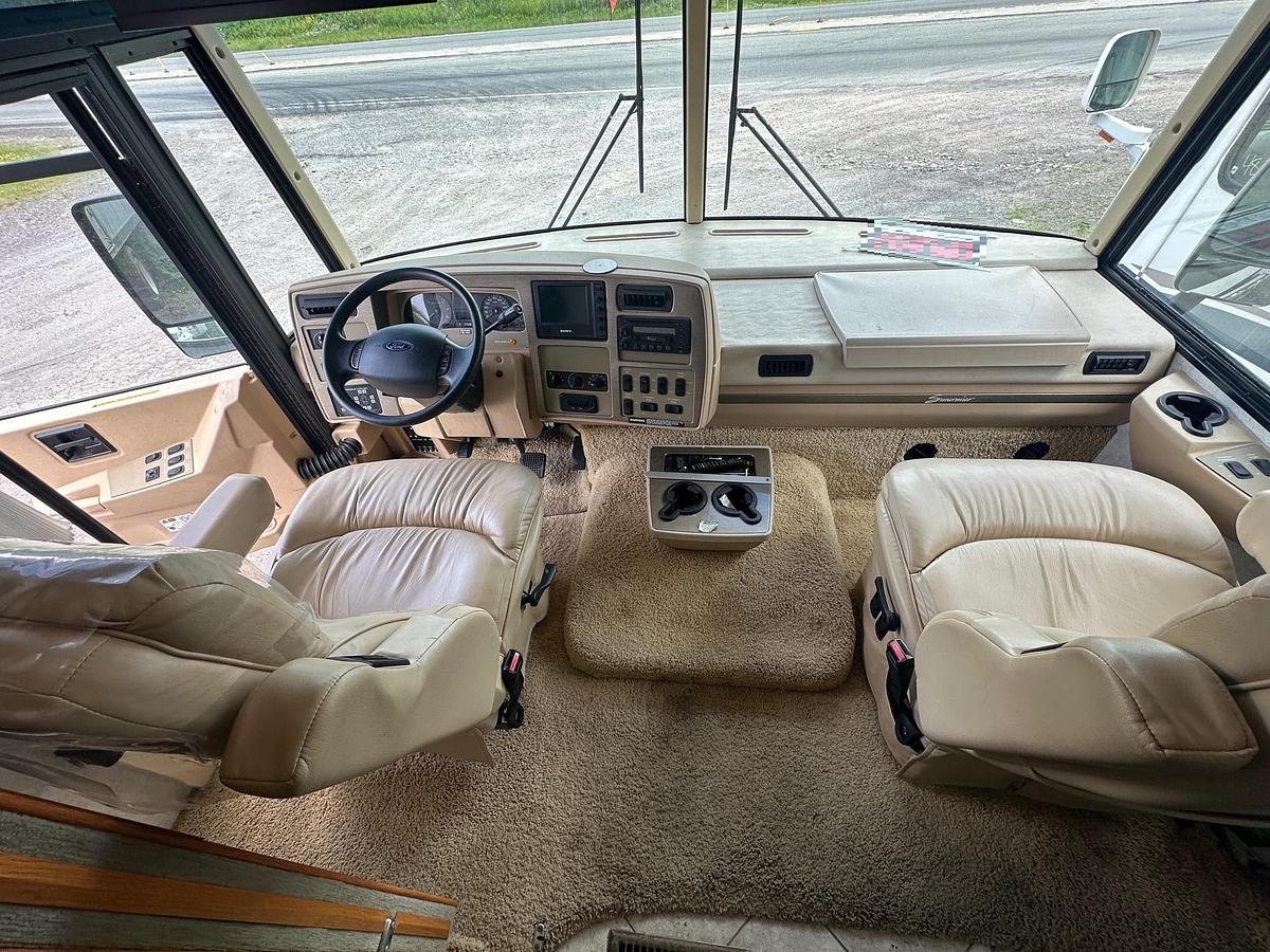 Used 2005 WINNEBAGO Suncruiser