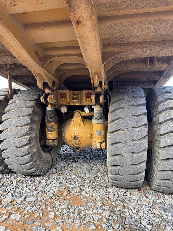 Used CATERPILLAR 775E
