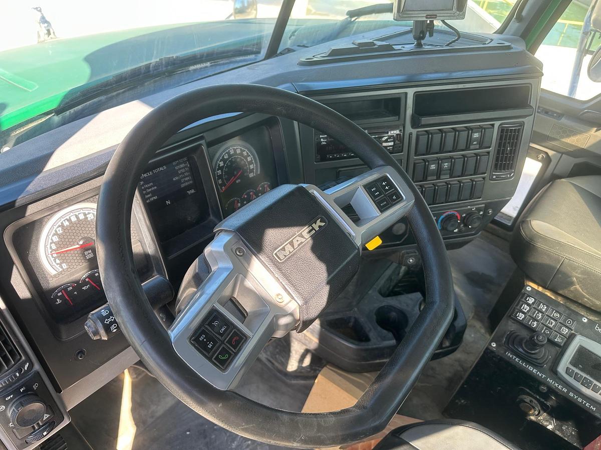 Used 2019 MACK GR64B