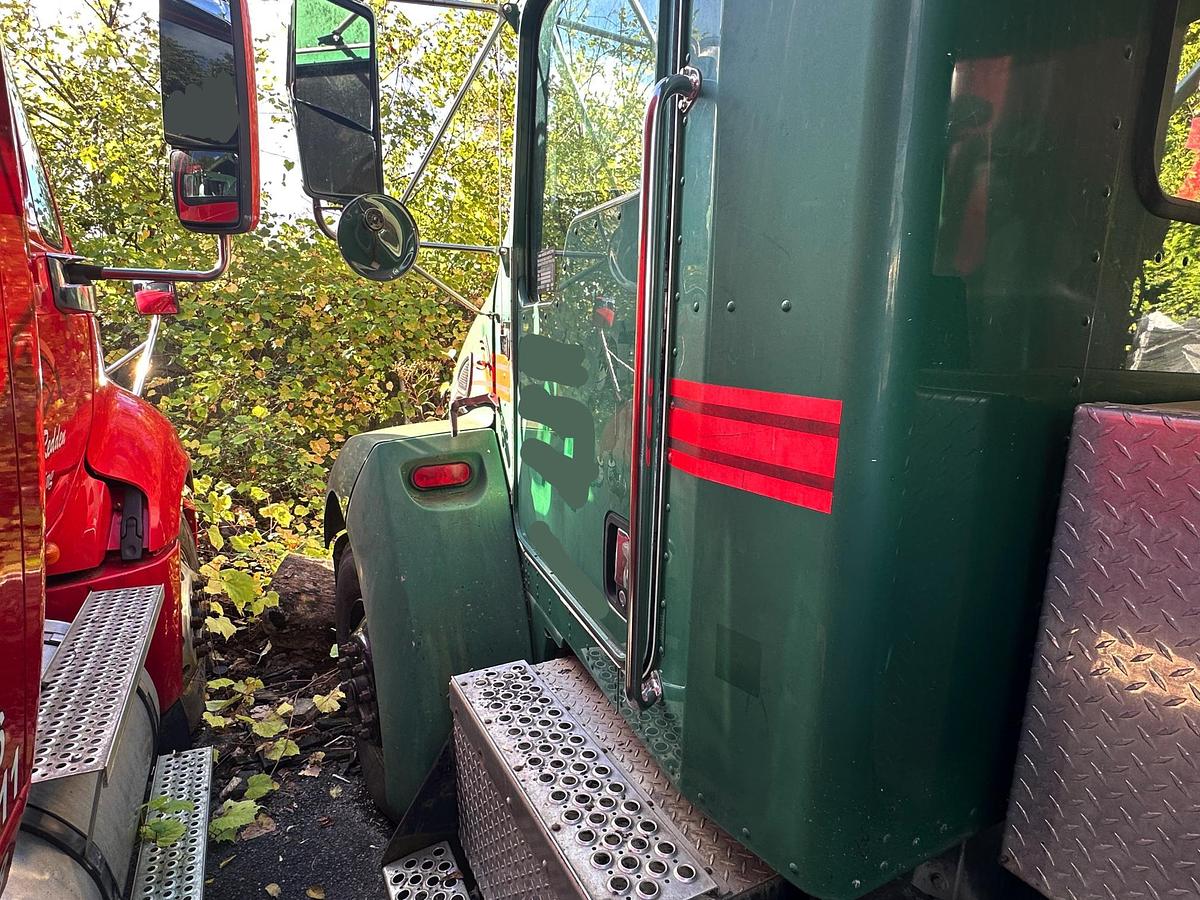 Used 2004 KENWORTH T300