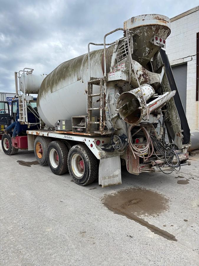 Used 2001 MACK DM690S Conveyor