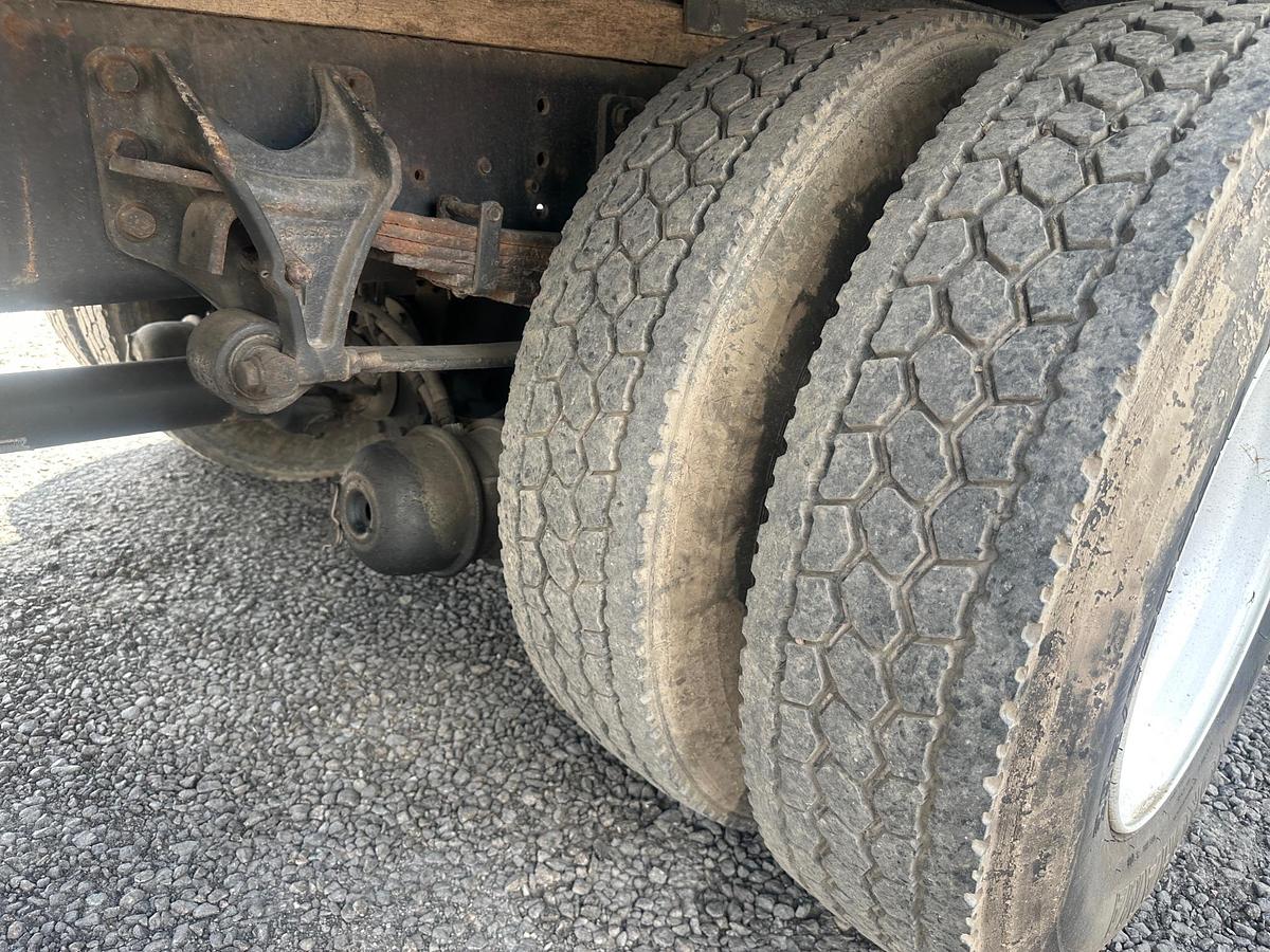 Used 2015 INTERNATIONAL 4300 24' Box Truck