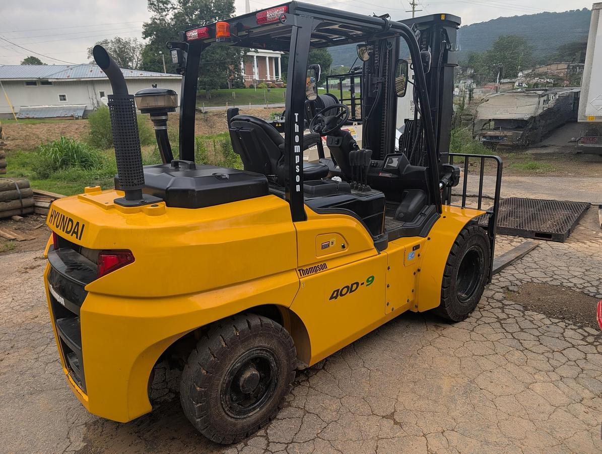 Used 2025 HYUNDAI 40D-9