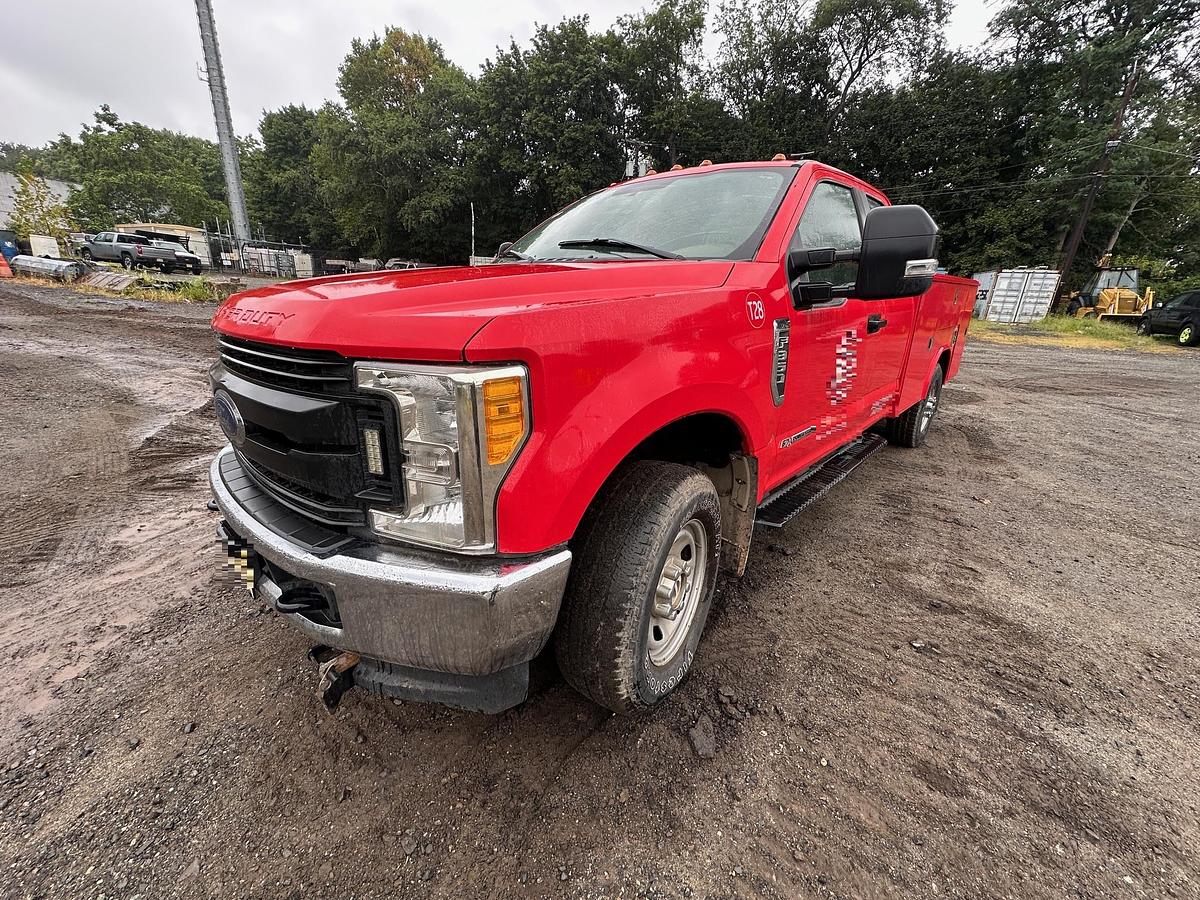 Used 2017 FORD F350 XL Service Truck
