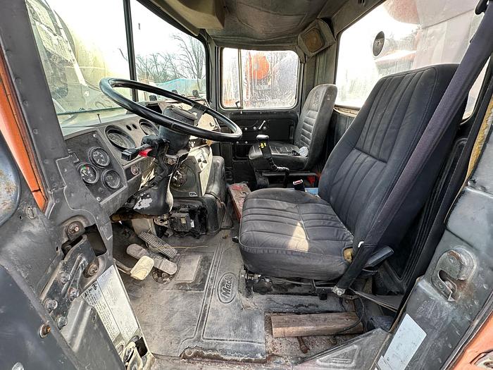 Used 2001 MACK DM688SX