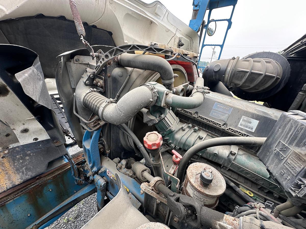 Used 2015 VOLVO VAH Auto Hauler