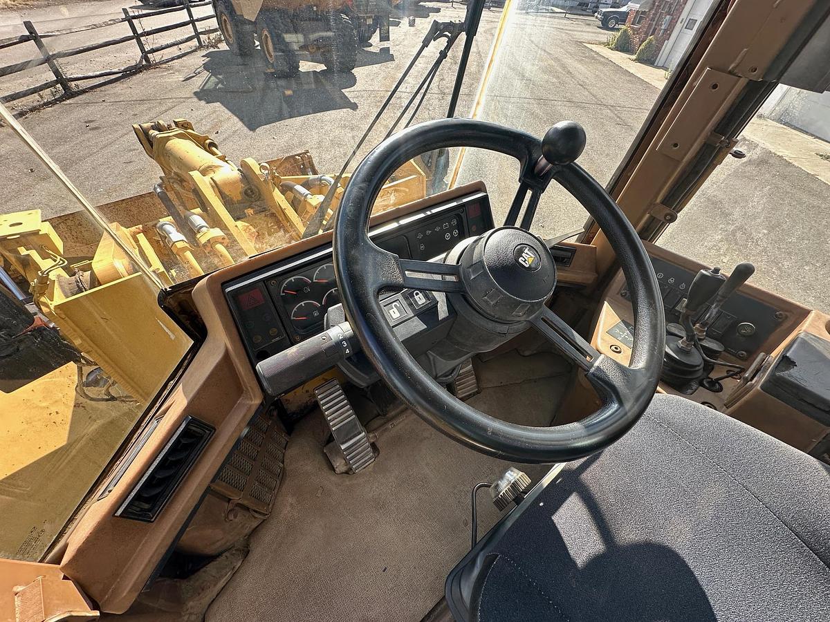 Used 1994 CATERPILLAR 938F