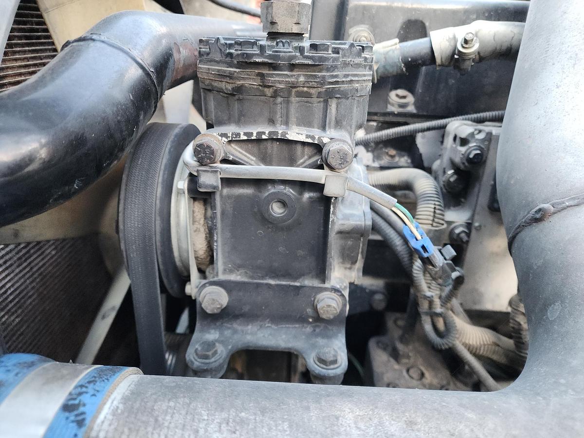 Used 1999 FREIGHTLINER FL110