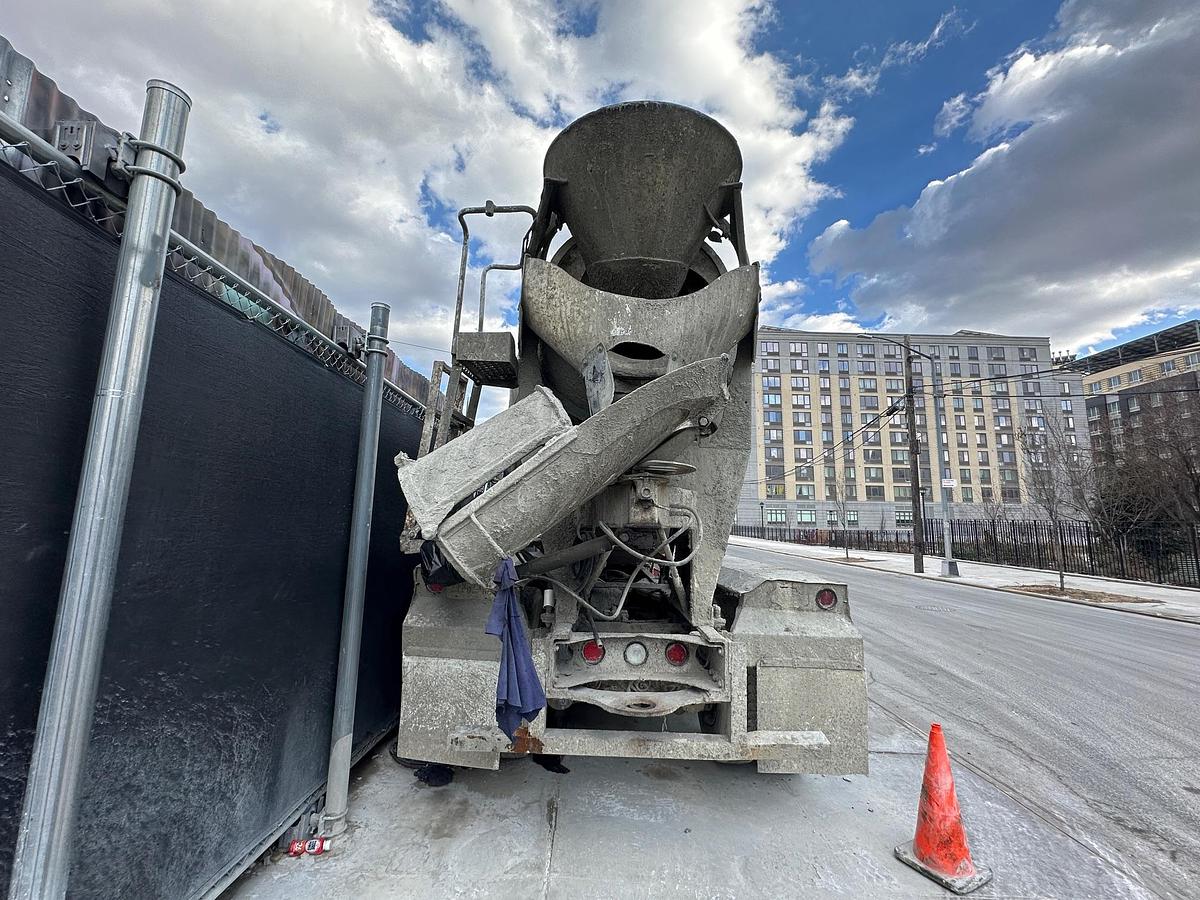 Used 2005 WESTERN STAR Rear Mixer