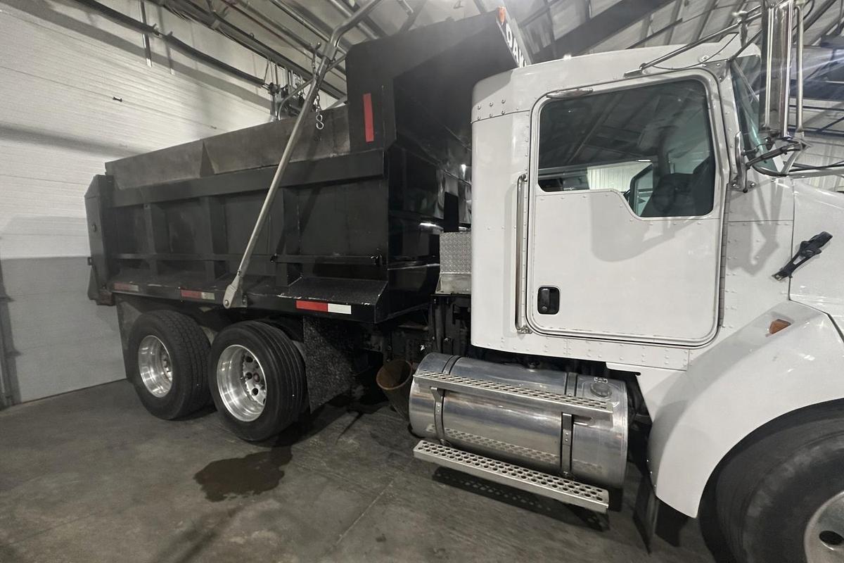 Used 2006 KENWORTH T300