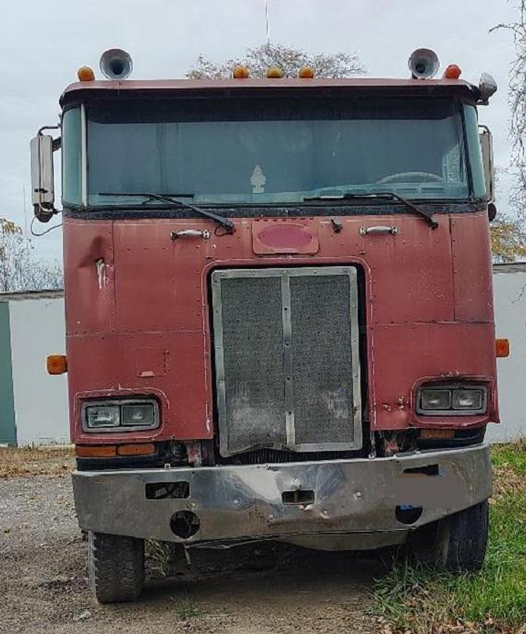 Used 1981 PETERBILT Cabover