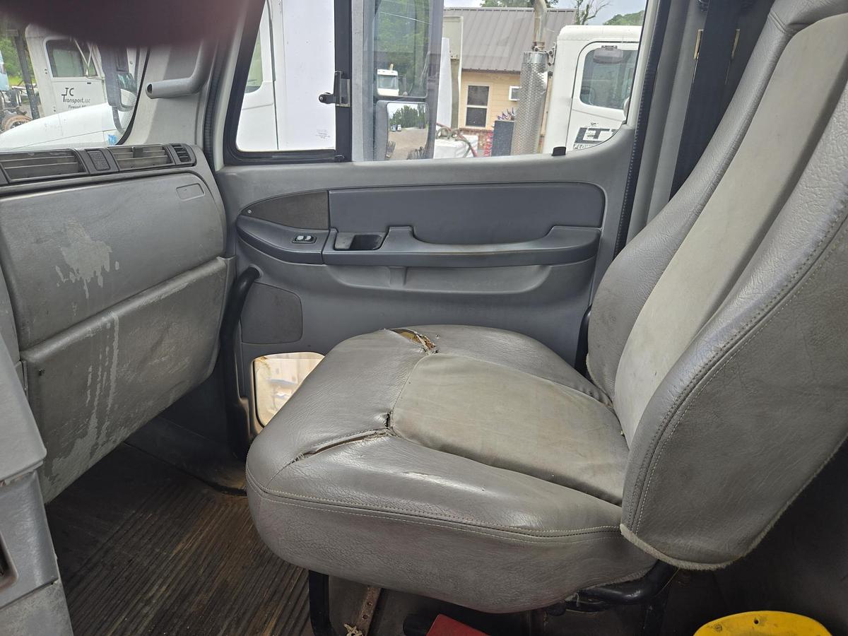 Used 2005 FREIGHTLINER Columbia