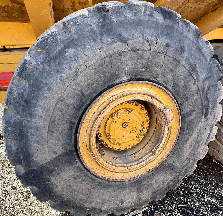 Used 2011 CATERPILLAR 740B Ej