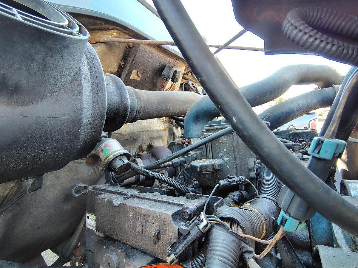 Used 1999 INTERNATIONAL 4700 Low Profile T444E