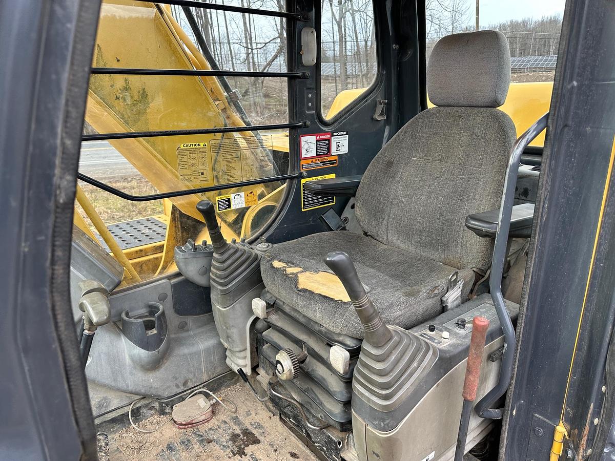 Used 2005 DEERE 160C LC