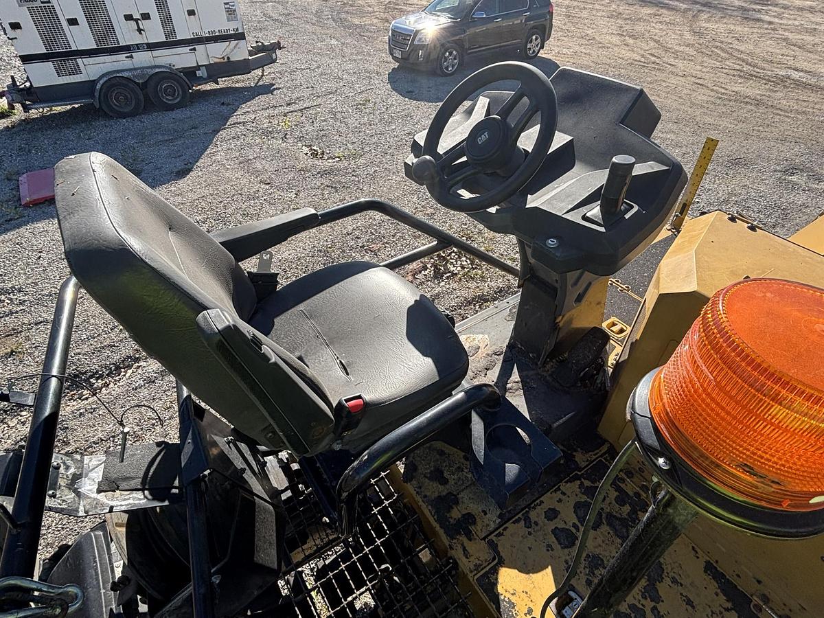 Used 2019 CATERPILLAR AP1000F