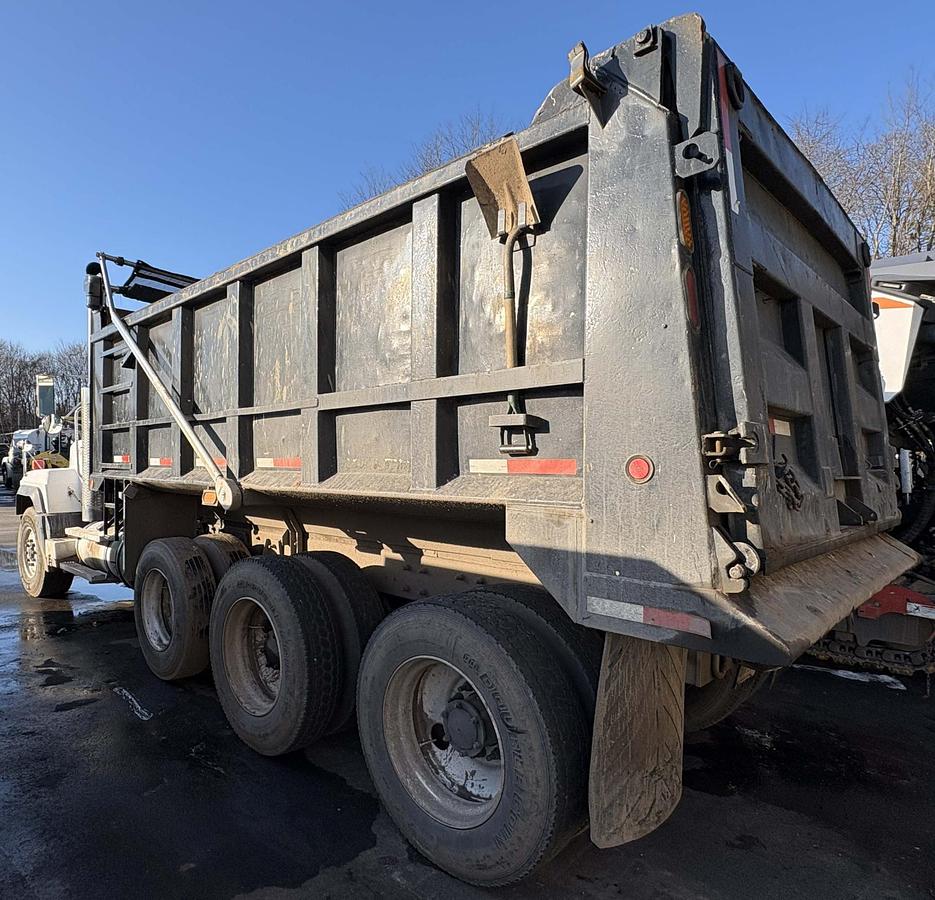 Used 2003 MACK RD688S