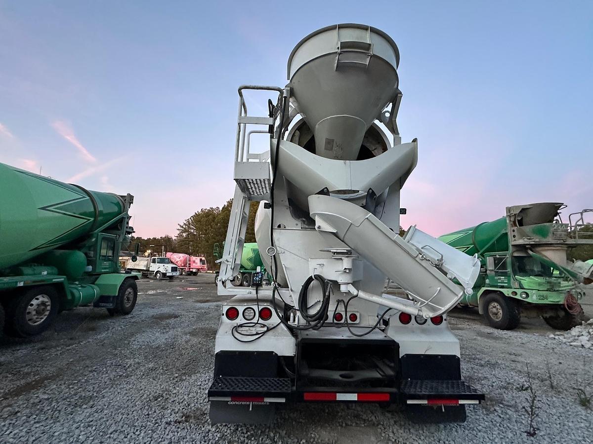 Used 2019 MACK GR64B Rear Mixer