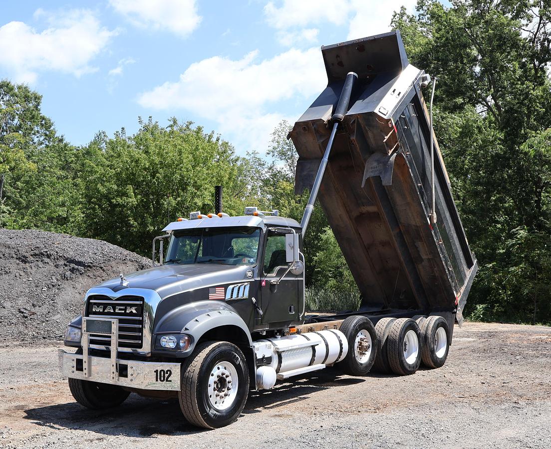 Used 2009 MACK Granite GU713
