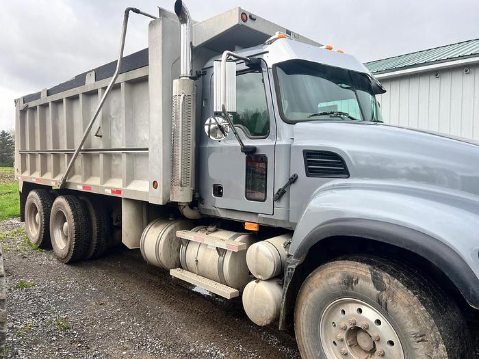 Used 2005 MACK Granite CV713
