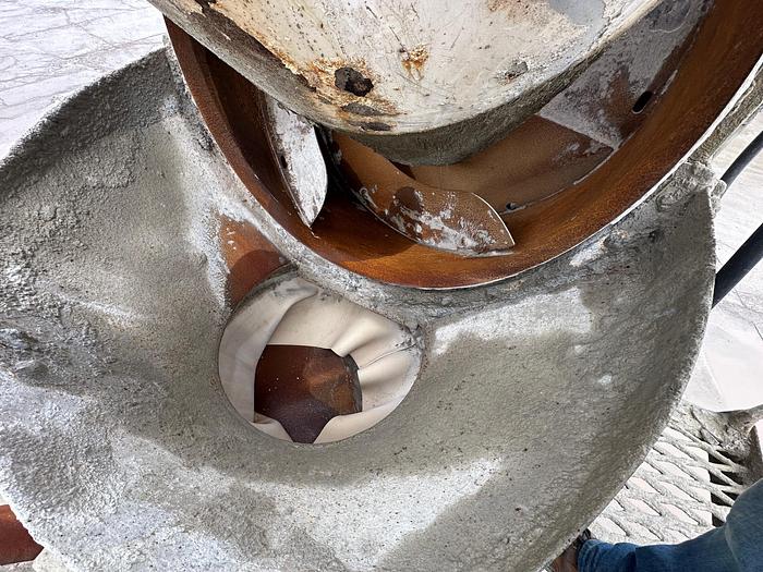 Used 2007 PHOENIX Front Discharge Mixer