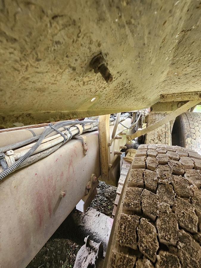 Used 2001 MACK DM690S Conveyor