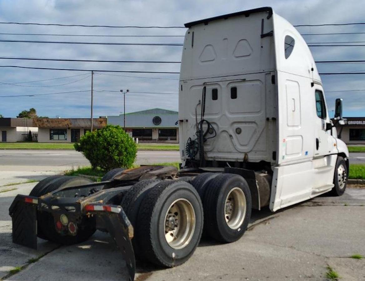 Used 2012 FREIGHTLINER Cascadia