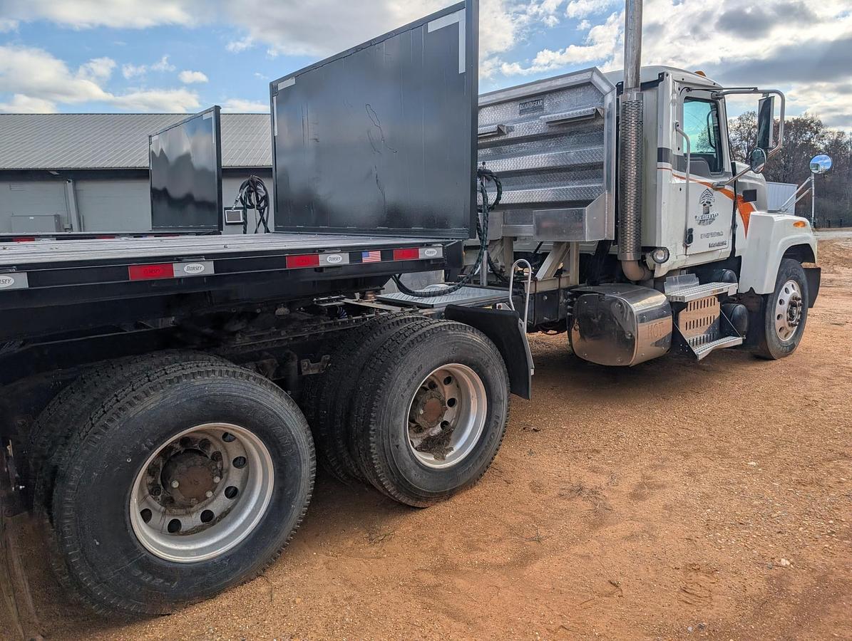 Used 2013 MACK CHU613