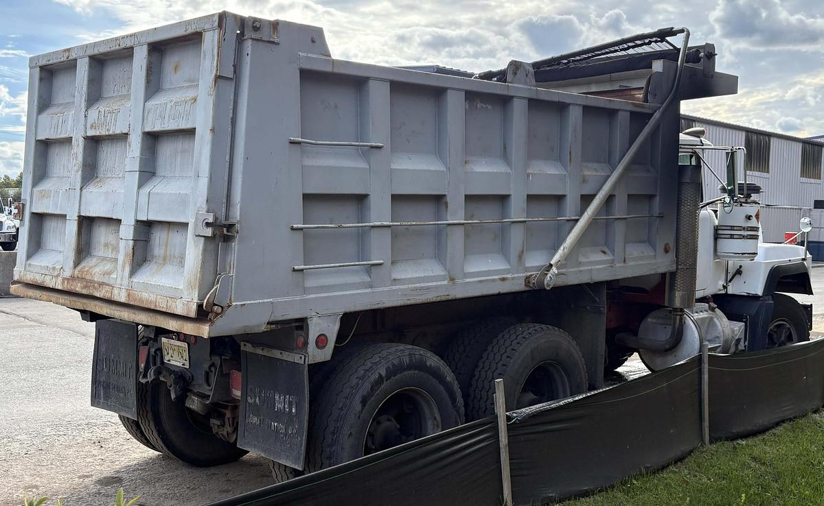 Used 1999 MACK RD688SX