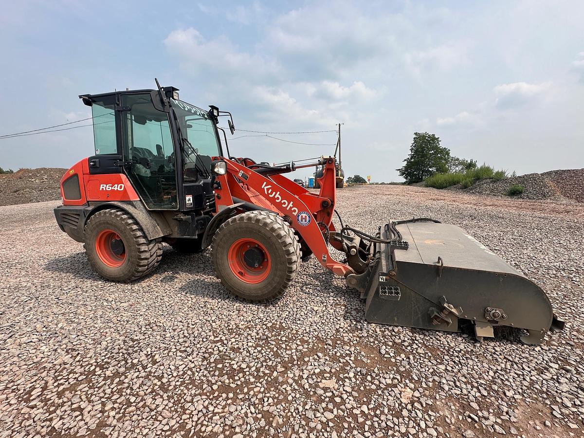 Used 2023 KUBOTA R640