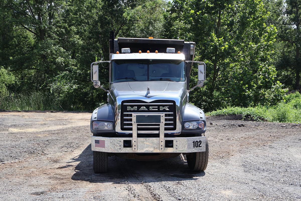 Used 2009 MACK Granite GU713