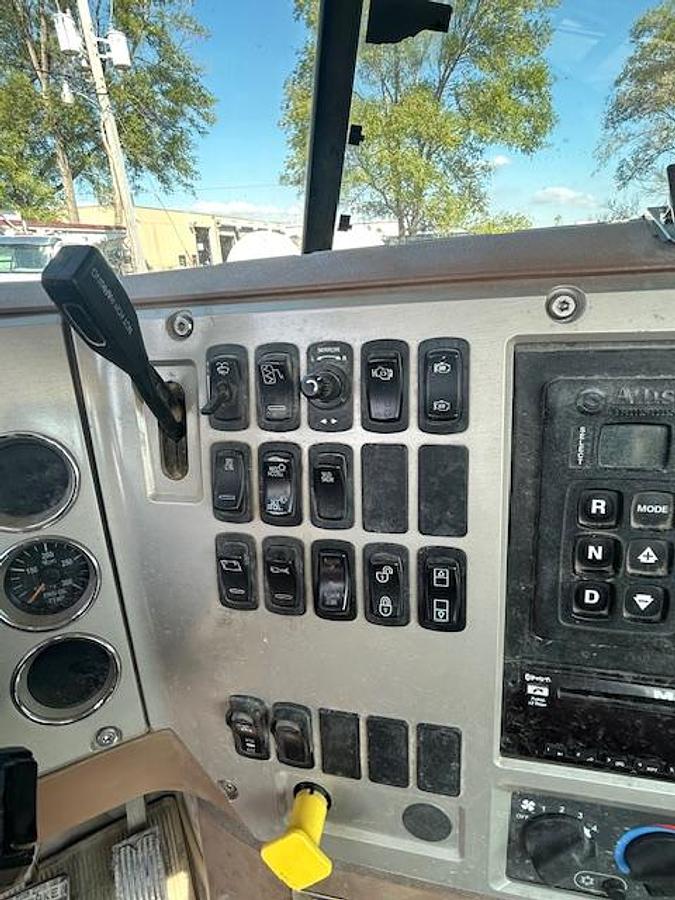 Used 2016 MACK GU700