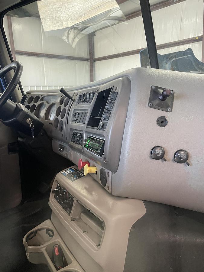 Used 2006 MACK CL733