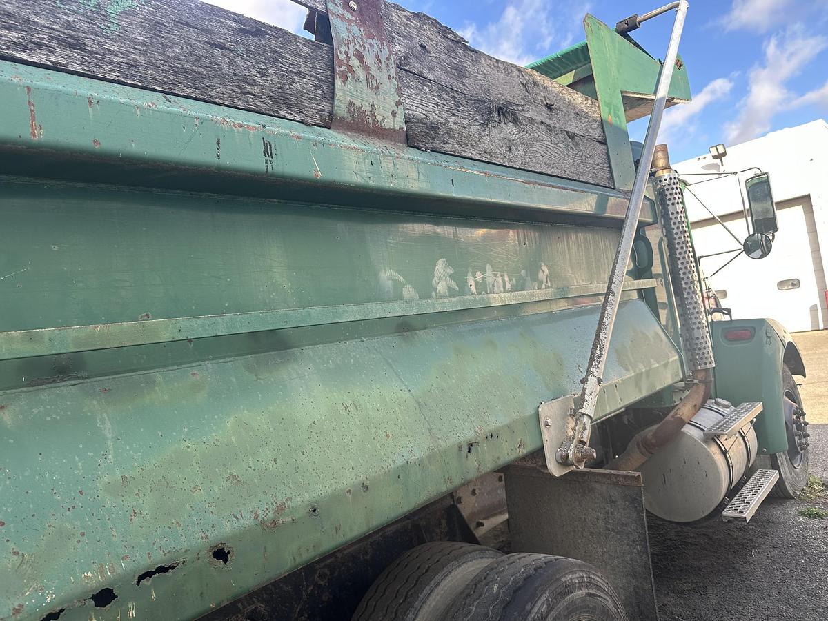 Used 2004 KENWORTH T300